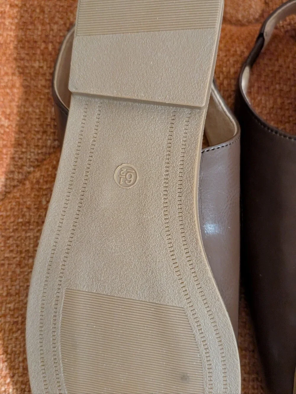 Journee women's flat Sandal NWT Size 6.5